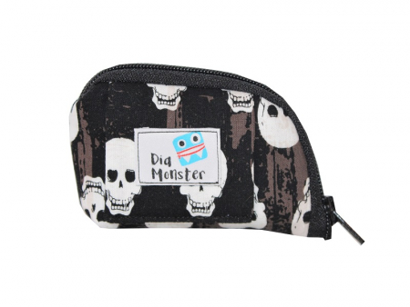 Pumpentasche mit weißen Skulls