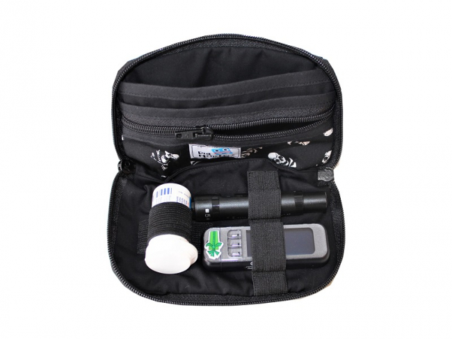 Diabetes Tasche, weiße Skulls auf Schwarz